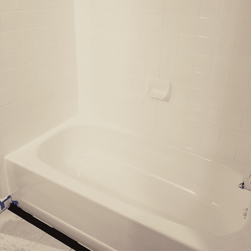 Dated Tub & Surround — after Renov8 refinishing