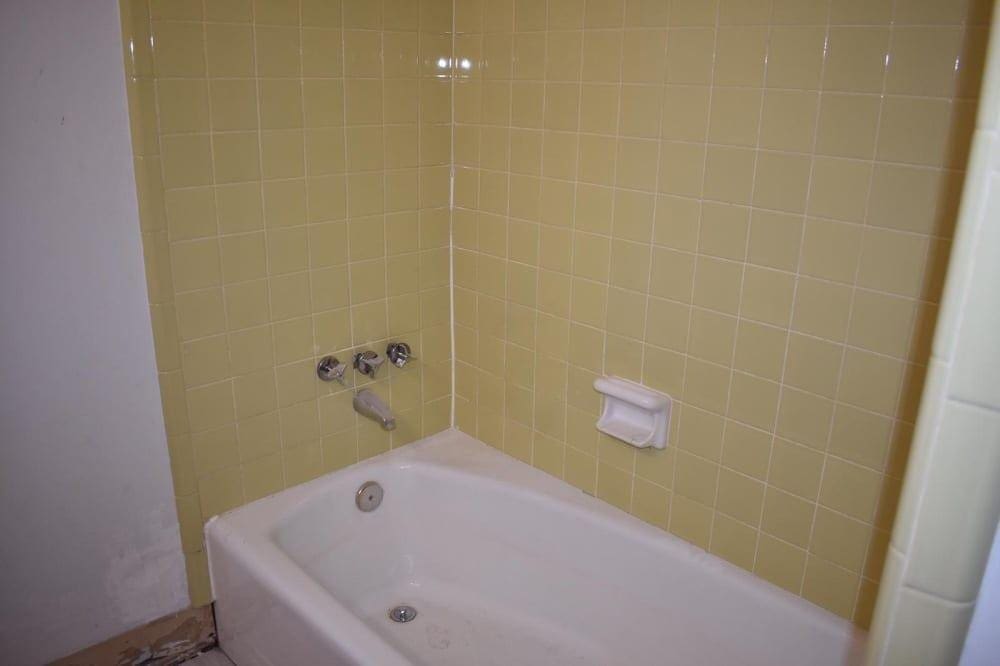 Tub & Tile Combination — before refinishing